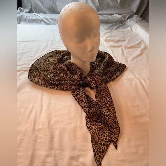Dazzle Inc Scarf‎ or sarong, animal print design - Picture 1 of 6